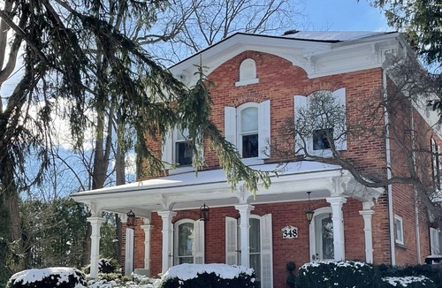 Simcoe Villa | Luxurious Victorian Home perfect for getaway! Sleeps 9, hot tub/sauna, fireplace
