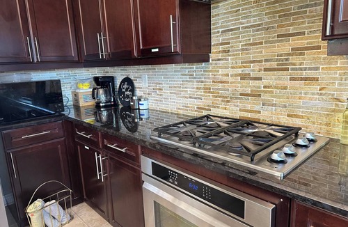 Durham Region Villa | Luxurious Villa: 1 hour to Toronto+3 Living Rooms+4 bedrooms+4 toilets+ Backyard