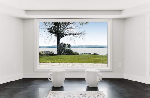 Georgian Bluffs Cottage | Luxurious Waterfront 5BR w/Kings Beds & Hot Tub