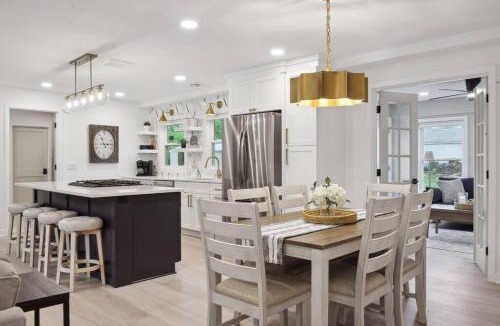 Minnetonka House | Luxury 1800sq.ft Home - Sleeps 8
