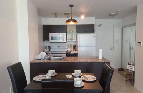 Bay Cloverhill Condo | Luxury 1bedroom condo apartment in downtown Toronto