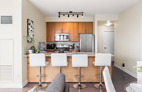 Downtown Mississauga Condo | Luxury 2.5 Bedroom 2 Bathroom 1 Parking Spot Near SQ1 Condo Breathtaking Views!