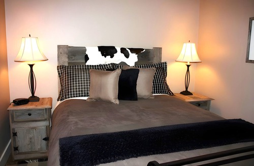 Strathmore Cabin | Luxury 2 Bedroom Cabin