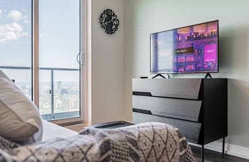 Church and Wellesley House | Luxury 2 Bedroom Condo High Floor close to Eaton Center