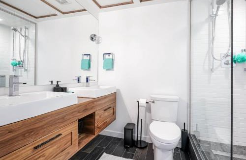 Downtown Edmonton Apartment | Luxury 2BR 2BA Loft Ice District W Heated Parking