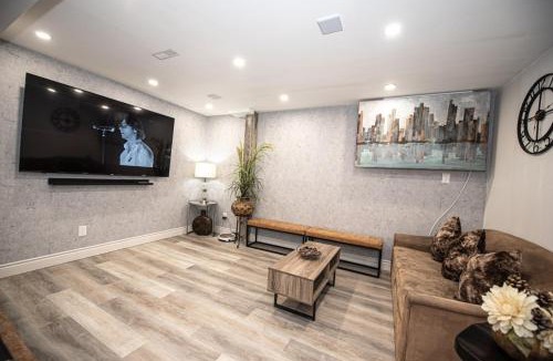 Beverley Glen Apartment | Luxury 2BR Guest Suite