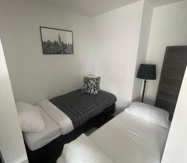 Bloor-Yorkville Apartment | Luxury 3-Beds Apartment in Yorkville with the Best City View in Downtown Toronto