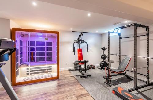 Stoney Creek Apartment | Luxury 3BR 2BA Townhome with Private HOT TUB, Gym, BBQ by GLOBALSTAY