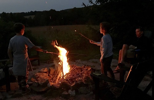 Meaford House | Luxury 4 Bdrm Farmhouse, sleeps 12, near Grey Highlands, Blue Mountain, Meaford