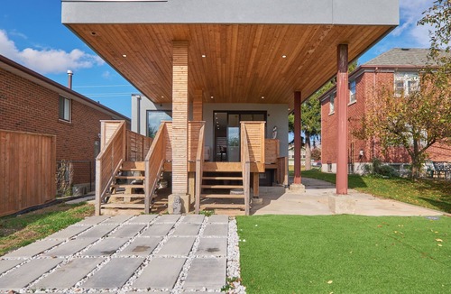 Rustic House | Luxury 4 Bed Oasis with Ample Space