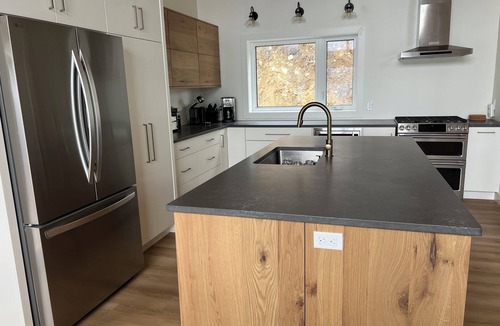 Hastings Highlands Cottage | Luxury 4 bedroom - Papineau Lake - Bancroft, Barry's Bay, Algonquin-4 season