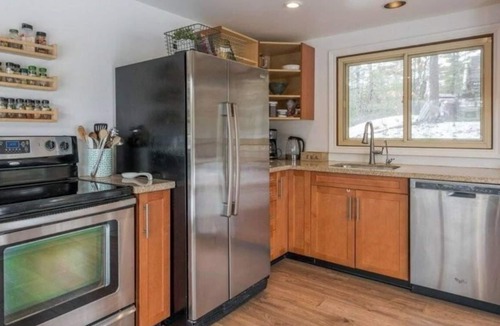 Selwyn Cottage | Luxury 4 Season Cottage on Prestigious Stoney Lake