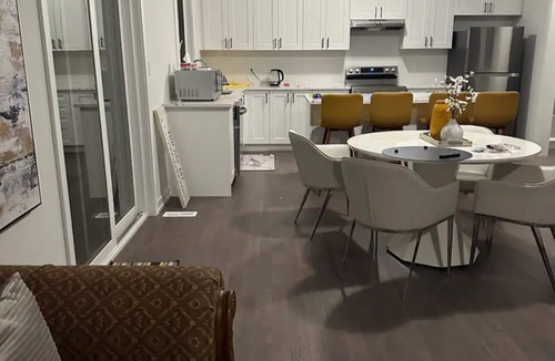 Simcoe House | Luxury 5 bedroom home in Simcoe