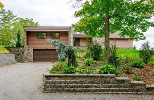 Omemee Cottage | Luxury 6-bedroom waterfront cottage!