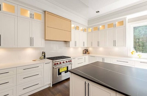 Newtonbrook Villa | Luxury 6 Bedrooms Villa with Spacious Indoor
