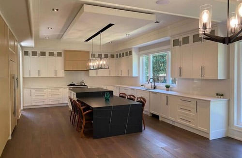 Newtonbrook Villa | Luxury 6 Bedrooms Villa with Spacious Indoor