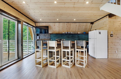 Greater Madawaska House | Luxury A frame retreat, relax and get cozy at Woodz Up. Pet friendly!