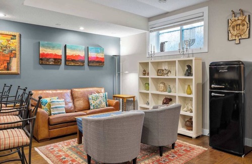 Banff Trail House | Luxury AC Home in Great Neigbourhood