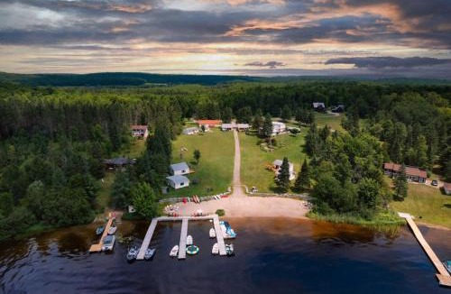 Magnetawan House | Luxury Beach Cottage - Maijac Resort & Marina