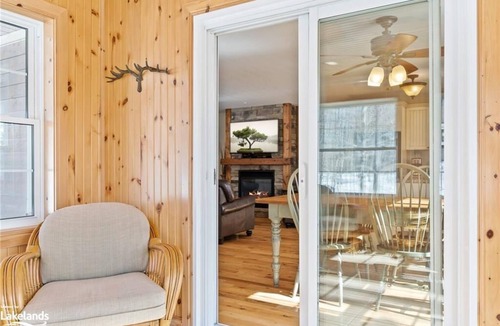 Lake of Bays Cottage | Luxury Cottage in Muskoka with Pool & Hot Tub -1min to the Beach