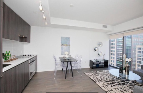 St. Lawrence Apartment | Luxury Cozy Condo in Downtown Toronto King St.