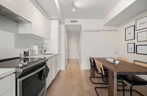 Financial District Condo | Luxury Designer Studio | Prime Location