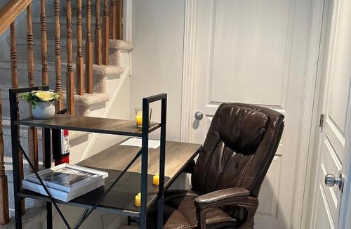 Chapel Hill South Apartment | Luxury & Free Parking Bachelor