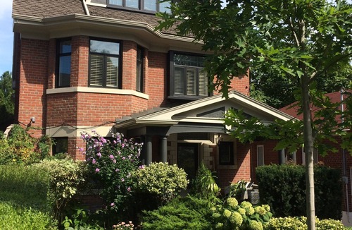 Regal Heights House | LUXURY HISTORIC CENTURY HOME | CENTRAL TORONTO | WEDDING GROUPS | 6 BEDROOMS