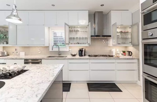 Hurontario House | Luxury Home Square One & Airport