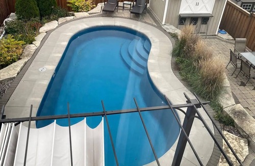 Cobourg House | Luxury Home with Heated Pool, Hot Tub, BBQ & Beach - Living the Dream !