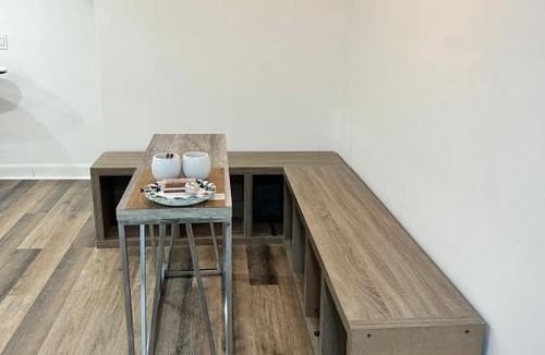 Ottawa Division Apartment | Luxury king 1 private bedroom