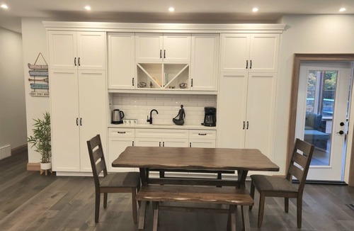 Dunchurch Cottage | Luxury Lake Cottage with a rustic vibe just 2.5hrs away from GTA.