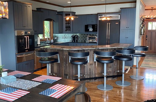 Breezy Point House | Luxury Lake Front Cabin on Ossawinnamakee, 2023 25ft Pontoon & Hot Tub