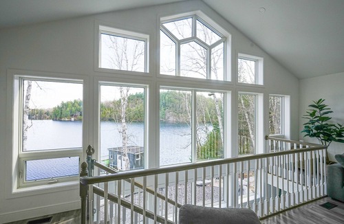 Faraday Villa | Luxury Lakefront 4200sqft Oasis ★ HotTub, BBQ