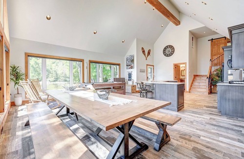 Trent Lakes Cottage | Luxury Lakefront Cottage Retreat | Hot Tub Sauna Sleeps 18