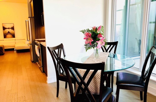 Humber Bay Shores Condo | Luxury Lakefront Oasis❤️ Stunning Views of the Lake, Harbour & Toronto Skyline❤️