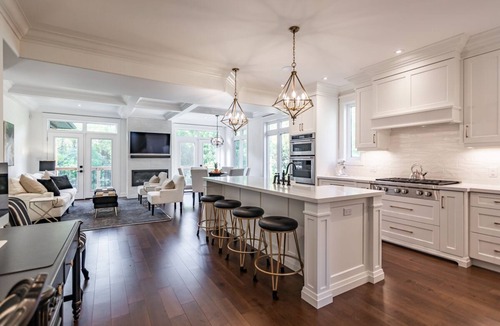 Caledonia House | Luxury Living in custom built home 12 minutes from Hamilton Airport