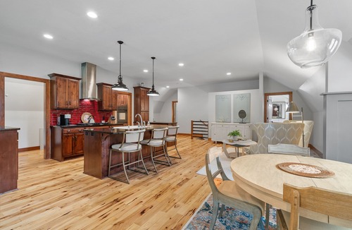 Saint Michael House | Luxury Loft, Quiet, Easy Access to Downtown MN, Premium Furnishings.