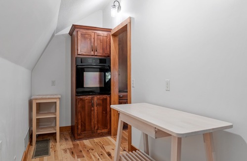 Saint Michael House | Luxury Loft, Quiet, Easy Access to Downtown MN, Premium Furnishings.