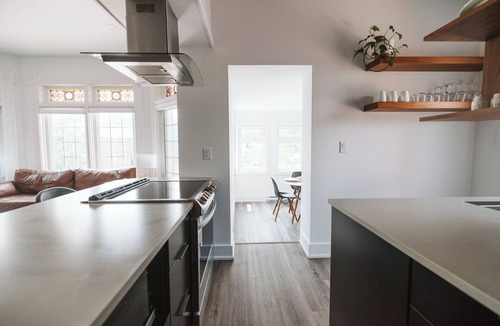 Peterborough Apartment | Luxury Modern Apartment in Downtown Century Home - 2 Bedroom, Free parking x 4