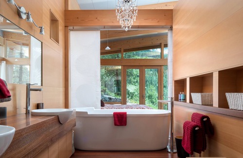 Kootenay Rockies Cabin | Luxury Panorama Chalet, Steps Away from Greywold Golf!