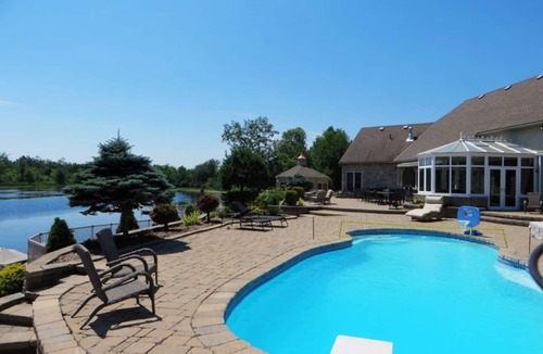 Stone Mills House | Luxury Riverfront Cottage 30 mins from Kingston ON