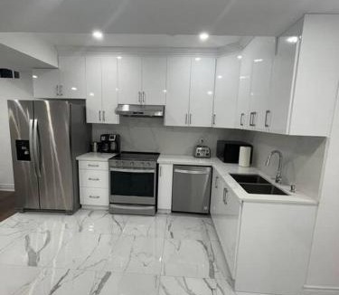 Brampton Apartment | luxury & Spacious 2 bedrooms basement serviced apartment