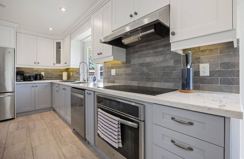 Pickering House | Luxury Stay W/Chef’s Kitchen