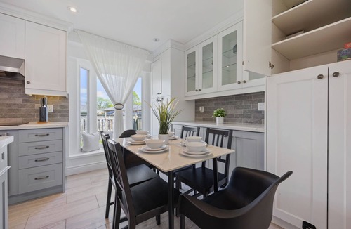 Pickering House | Luxury Stay W/Chef’s Kitchen