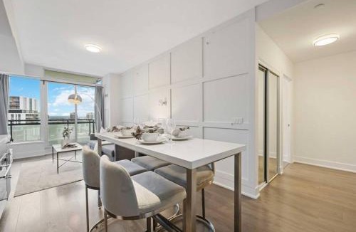 Markham Apartment | Luxury Suite in DT Markham Core