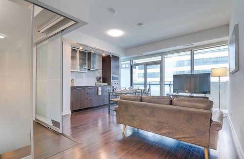 Toronto Entertainment District Condo | Luxury waterfront 3 bed 2 bath Downtown Condo & One Parking