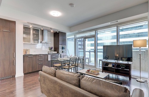 Toronto Entertainment District Condo | Luxury waterfront 3 bed 2 bath Downtown Condo & One Parking
