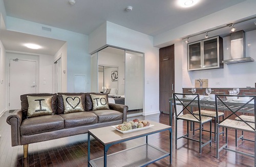 Toronto Entertainment District Condo | Luxury waterfront 3 bed 2 bath Downtown Condo & One Parking