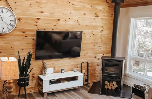 Bonfield Cottage | Luxury waterfront cottage